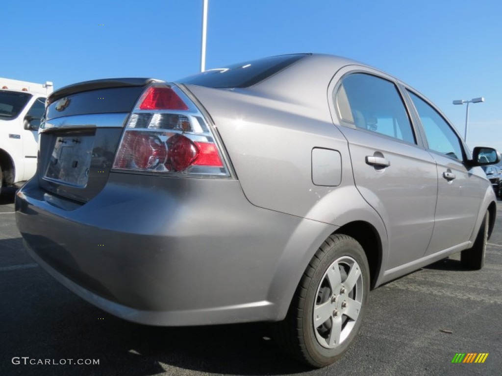 2010 Aveo LT Sedan - Medium Gray / Charcoal photo #3