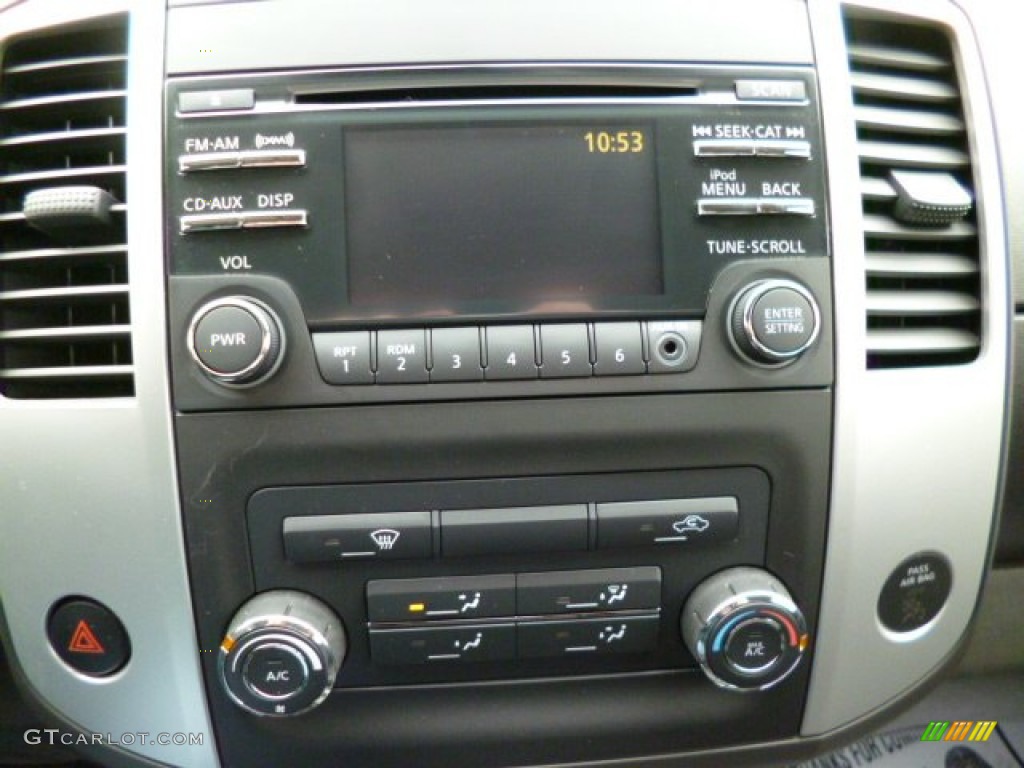 2013 Nissan Frontier SV V6 King Cab 4x4 Controls Photos