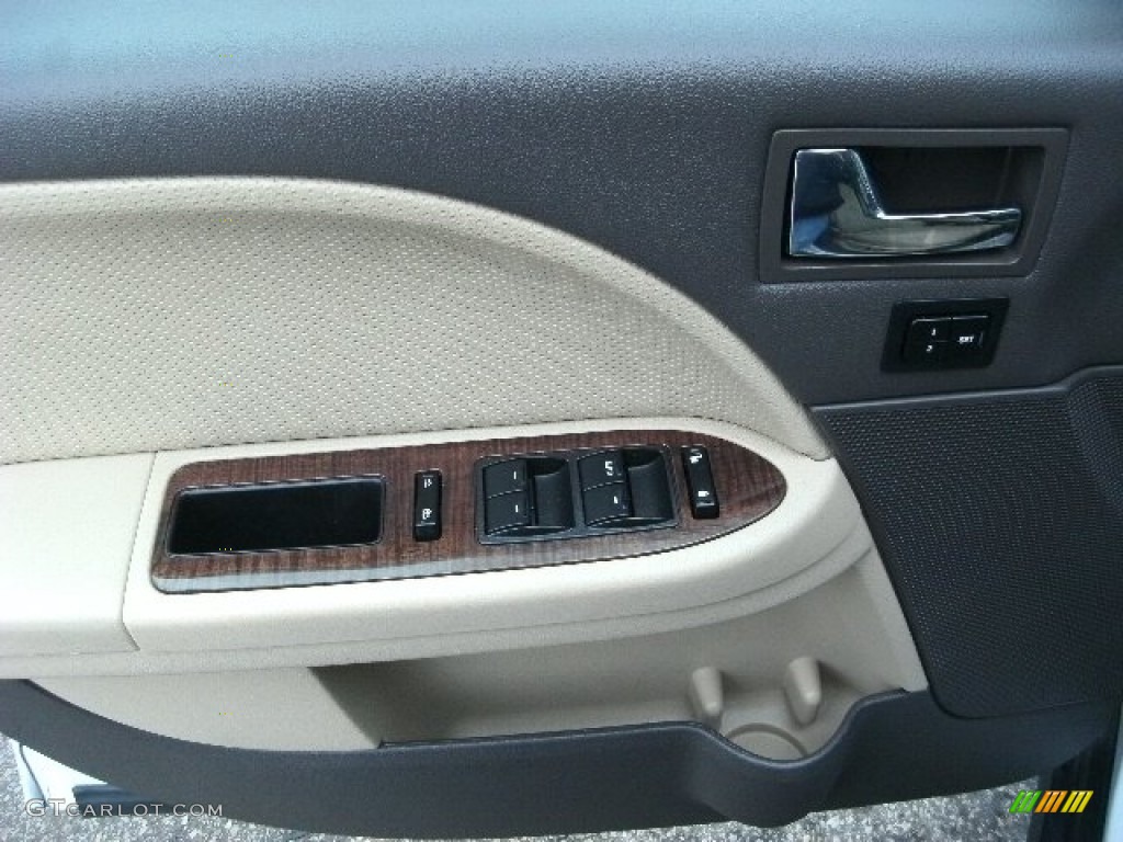 2008 Taurus X Limited AWD - Oxford White / Camel photo #15