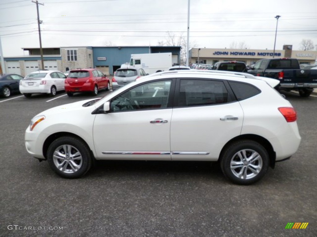 2013 Rogue SV AWD - Pearl White / Gray photo #4