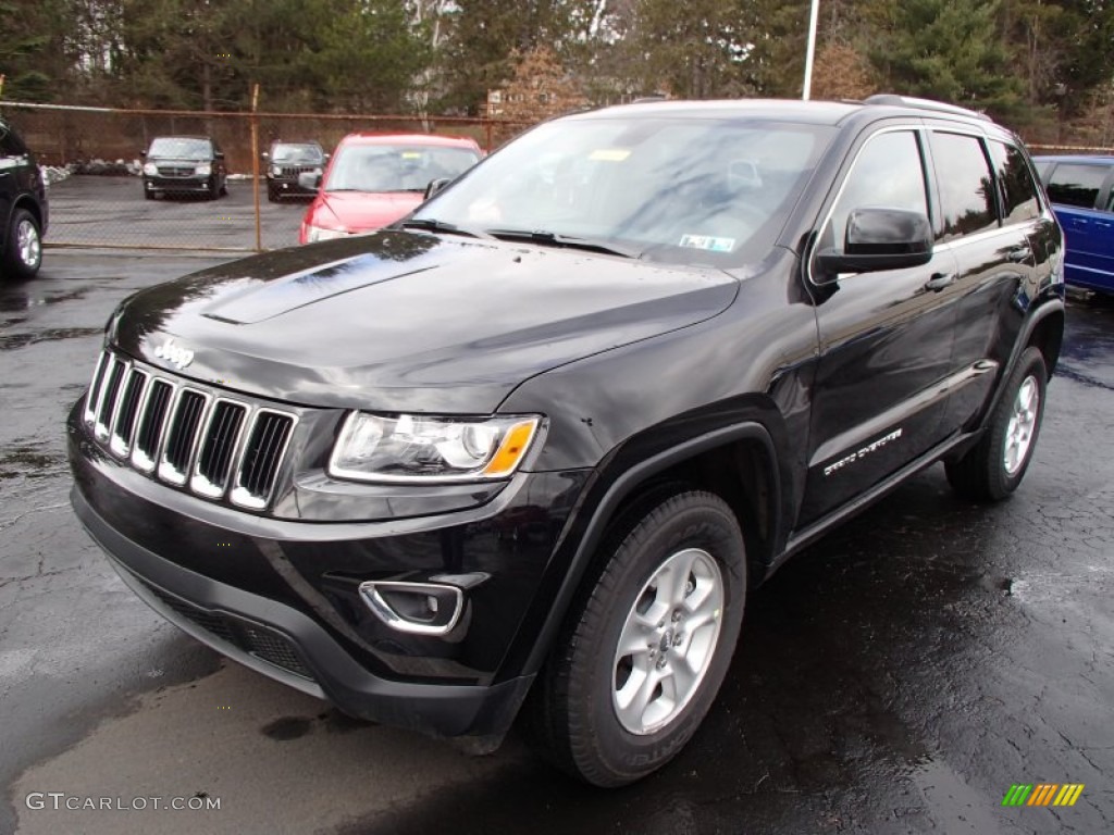 2014 Grand Cherokee Laredo 4x4 - Brilliant Black Crystal Pearl / Morocco Black photo #2