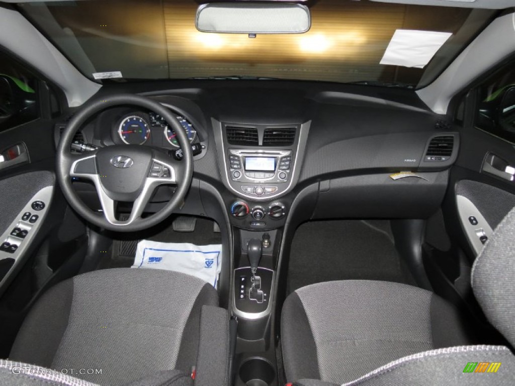 2013 Accent GS 5 Door - Electrolyte Green / Black photo #4