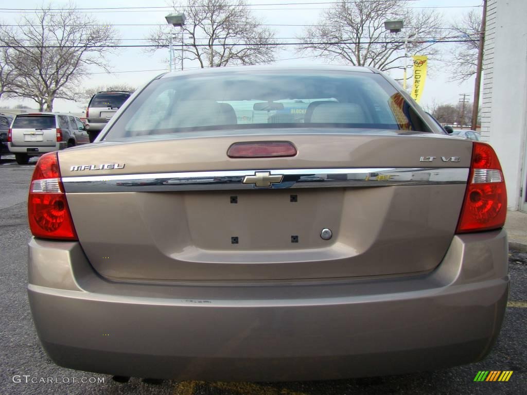 2008 Malibu Classic LT Sedan - Amber Bronze Metallic / Cashmere Beige photo #5