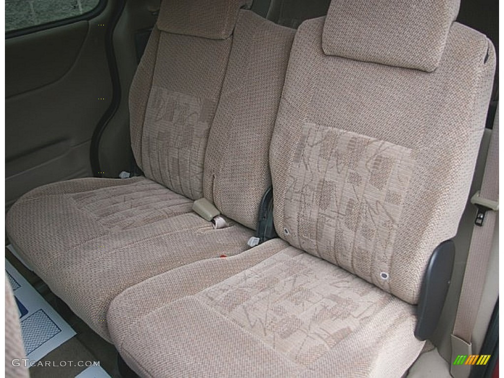 2004 Montana  - Sport Red Metallic / Taupe photo #2