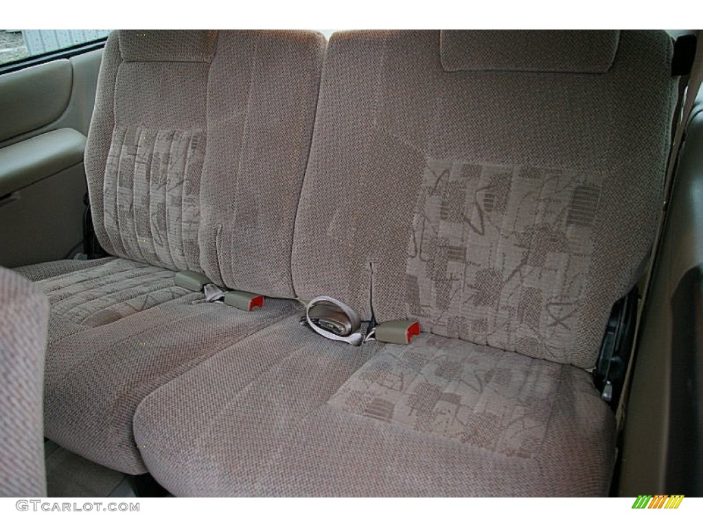 2004 Montana  - Sport Red Metallic / Taupe photo #3