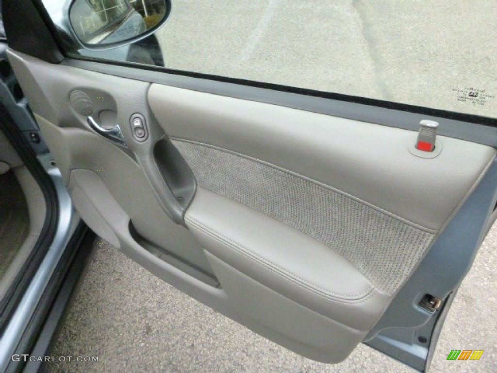 2002 Saturn L Series LW200 Wagon Gray Door Panel Photo #79041886