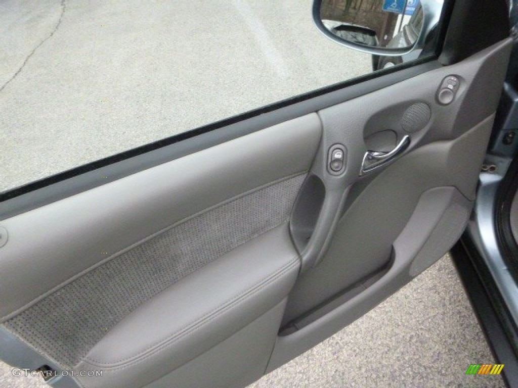 2002 Saturn L Series LW200 Wagon Gray Door Panel Photo #79042027