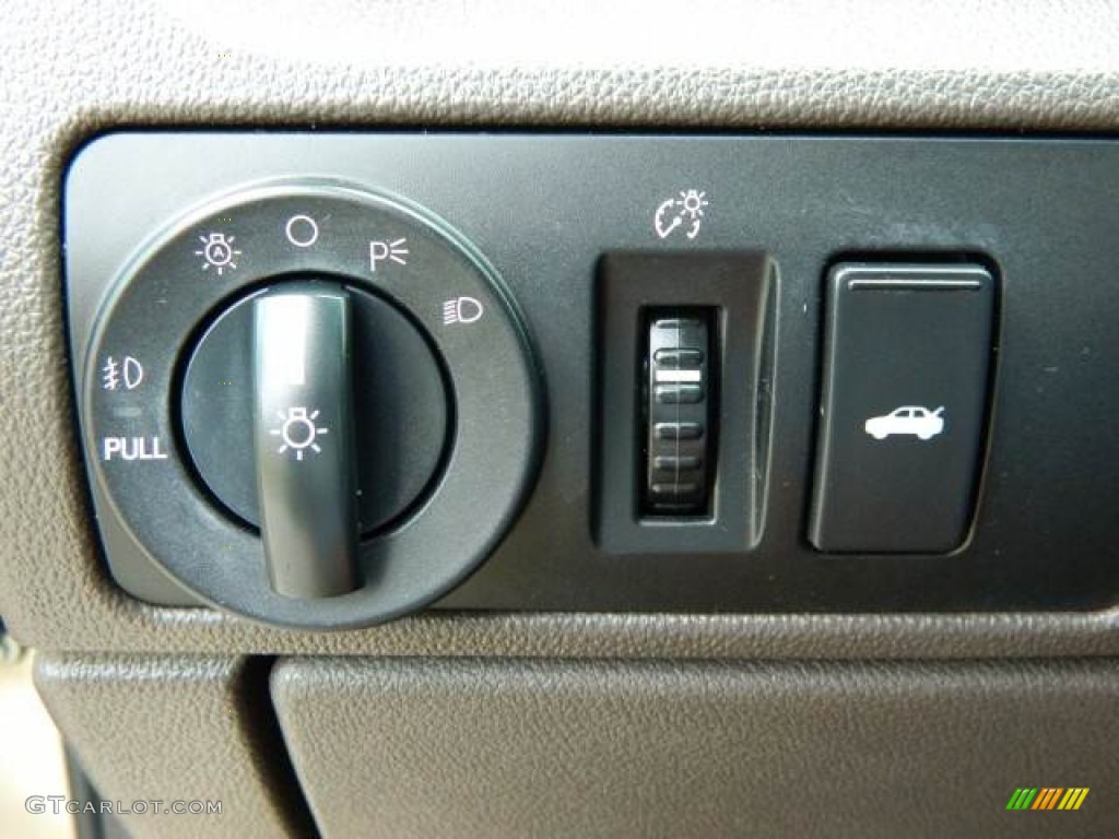 2008 Ford Taurus Limited Controls Photos