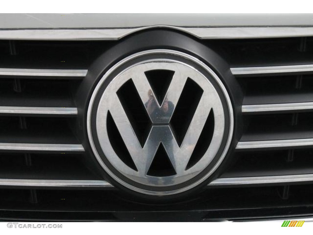 2007 Volkswagen Passat 3.6 4Motion Wagon Marks and Logos Photo #79044298