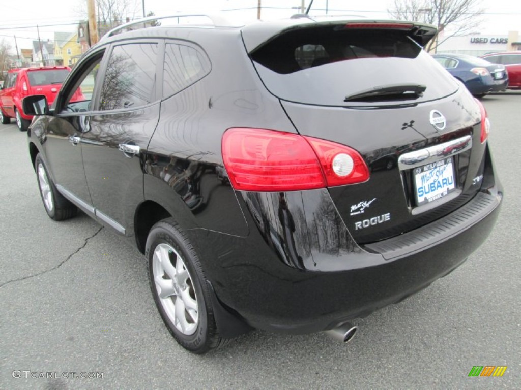 2011 Rogue SV AWD - Wicked Black / Black photo #8