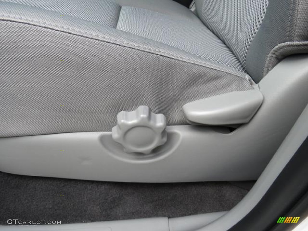 2013 Toyota Tacoma V6 TRD Sport Double Cab 4x4 Controls Photo #79051152