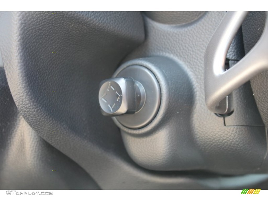 2013 Infiniti G 37 Convertible Controls Photo #79053057