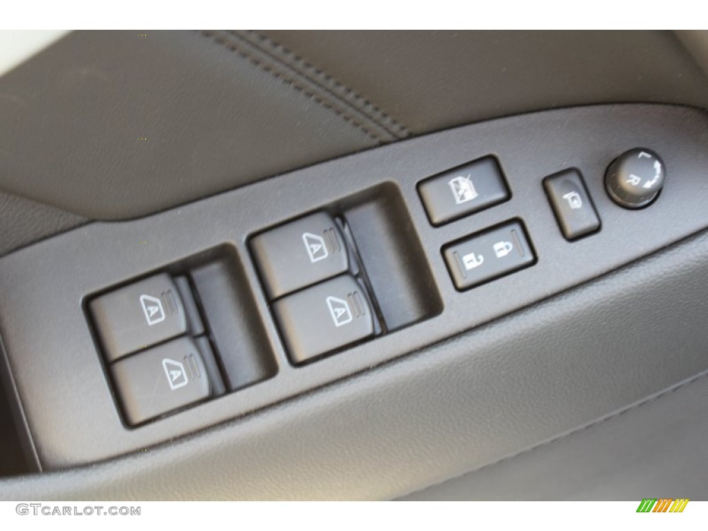 2013 Infiniti G 37 Convertible Controls Photo #79053065