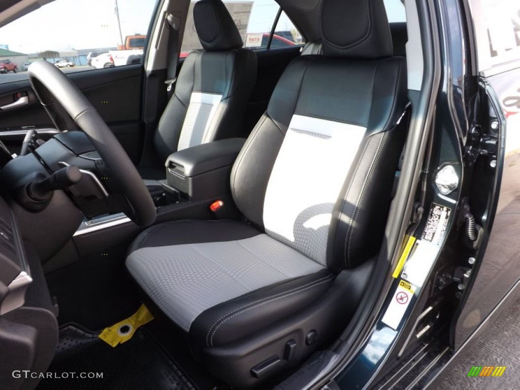 2013 Camry SE - Cosmic Gray Metallic / Black photo #16