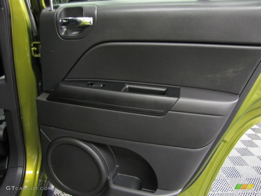 2012 Compass Latitude 4x4 - Rescue Green Metallic / Dark Slate Gray photo #13