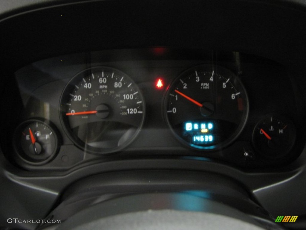 2012 Compass Latitude 4x4 - Rescue Green Metallic / Dark Slate Gray photo #20