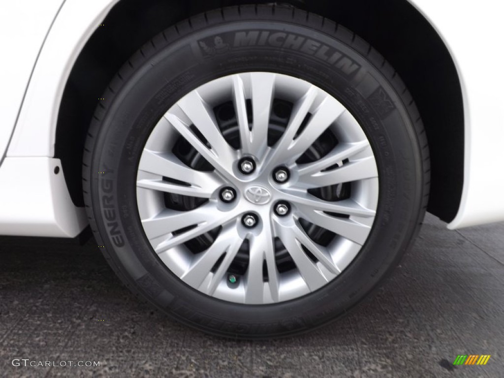 2013 Camry LE - Super White / Ivory photo #18