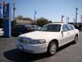 2007 Vibrant White Lincoln Town Car Signature  photo #4