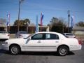 2007 Vibrant White Lincoln Town Car Signature  photo #5