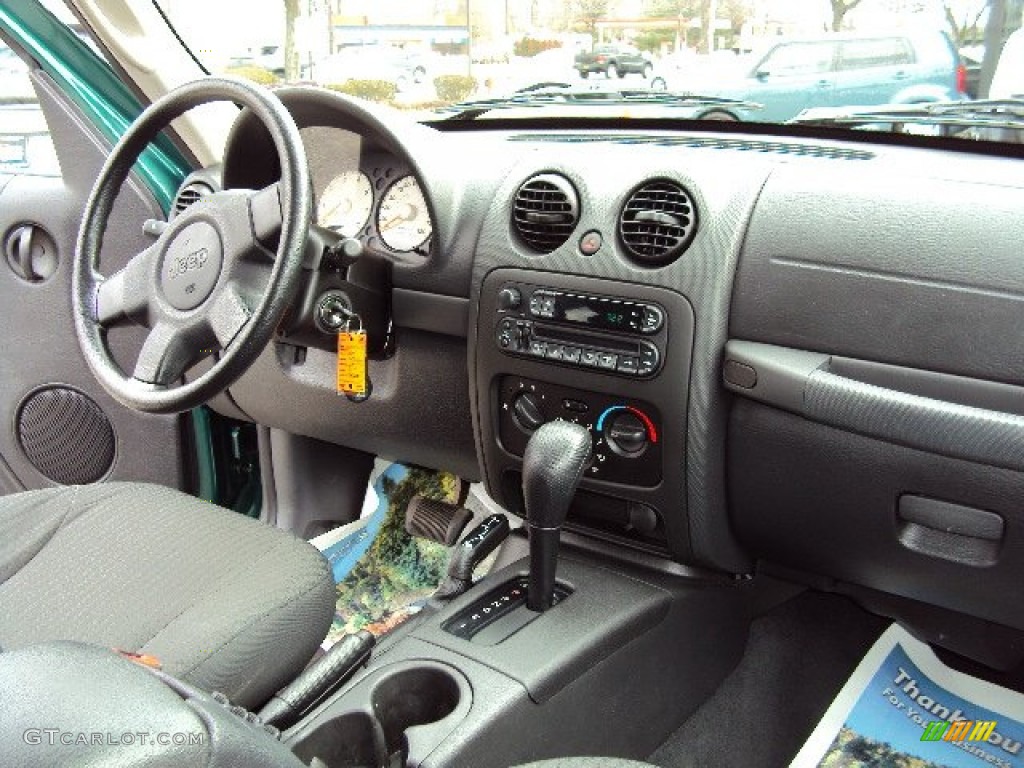 2004 Liberty Sport 4x4 - Cactus Green Pearl / Dark Slate Gray photo #17