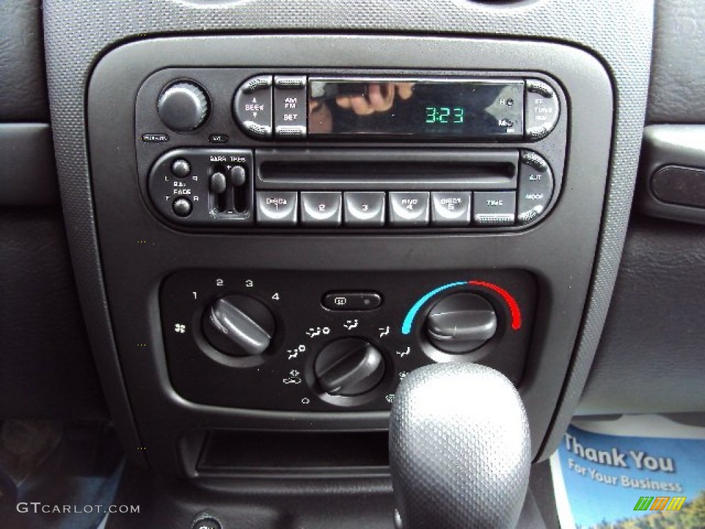 2004 Liberty Sport 4x4 - Cactus Green Pearl / Dark Slate Gray photo #22
