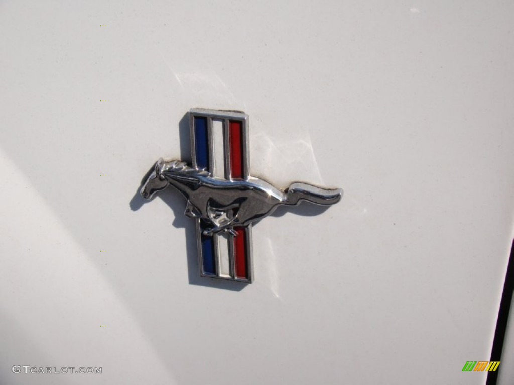 2002 Mustang V6 Convertible - Oxford White / Medium Graphite photo #26