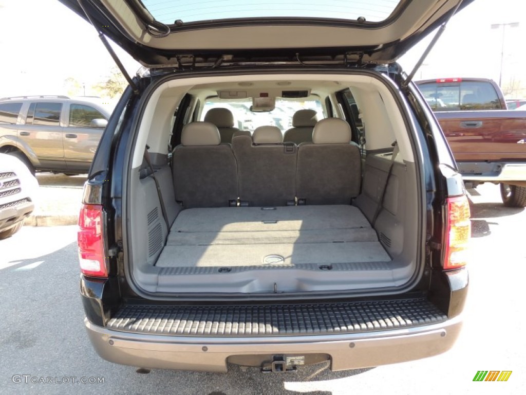 2004 Explorer XLT 4x4 - Black / Graphite photo #18