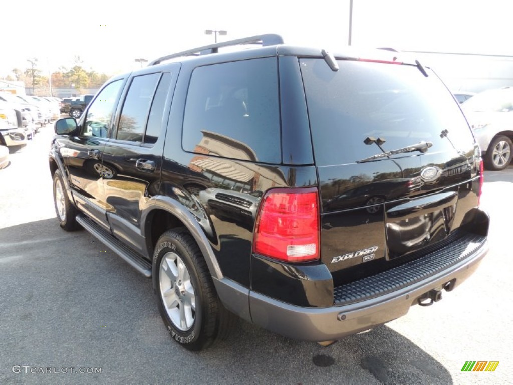2004 Explorer XLT 4x4 - Black / Graphite photo #19