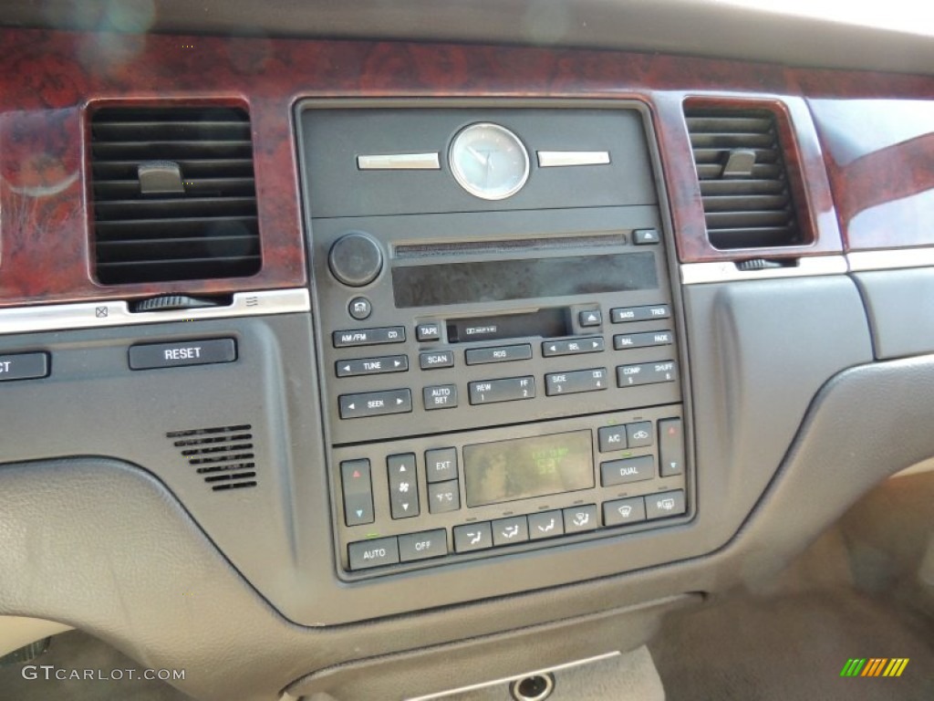 2003 Town Car Executive - Charcoal Grey Metallic / Medium Dark Parchment/Light Parchment photo #19