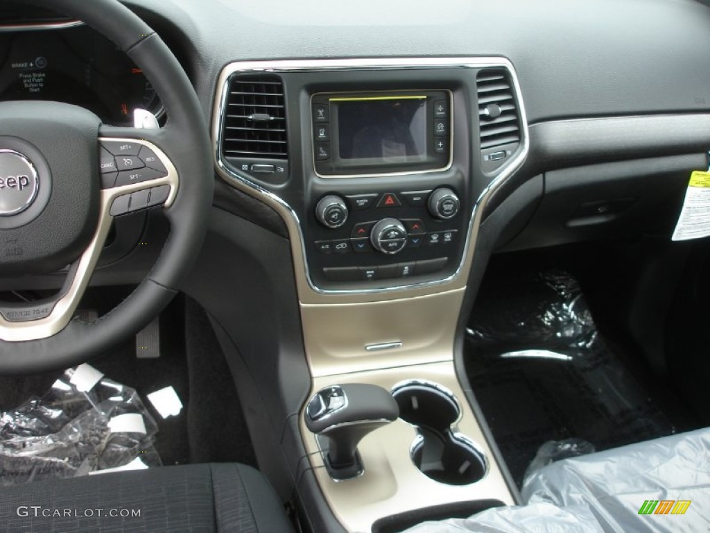 2014 Grand Cherokee Laredo 4x4 - Bright White / Morocco Black photo #4