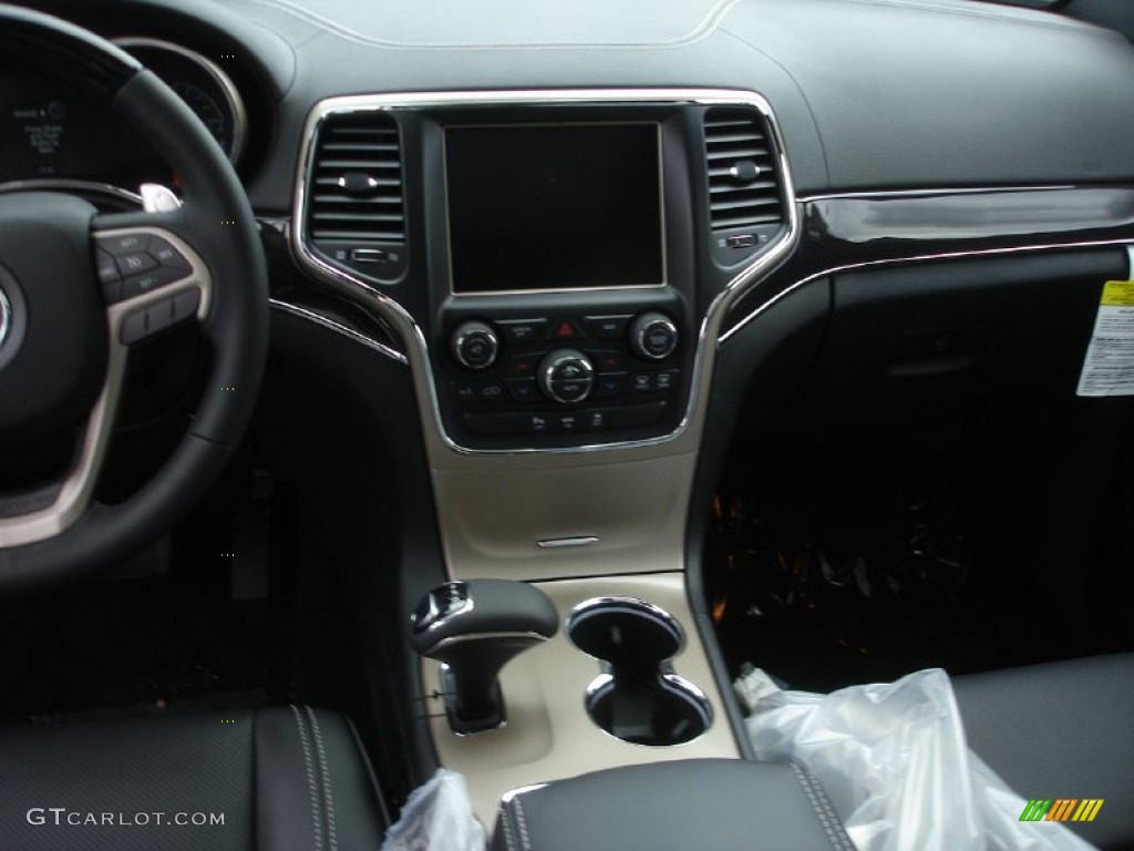 2014 Grand Cherokee Overland 4x4 - Brilliant Black Crystal Pearl / Overland Morocco Black photo #4