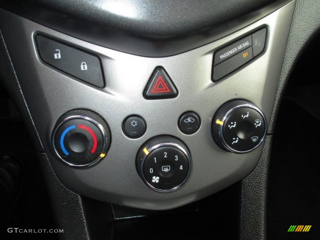 2013 Chevrolet Sonic LT Hatch Controls Photo #79080775