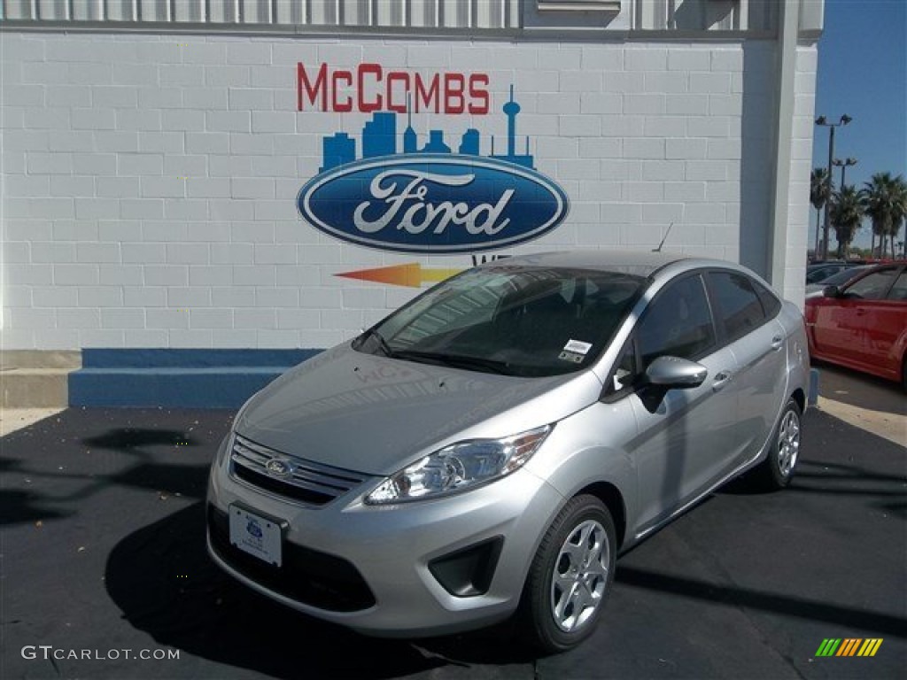 2013 Fiesta SE Sedan - Ingot Silver / Charcoal Black/Light Stone photo #2