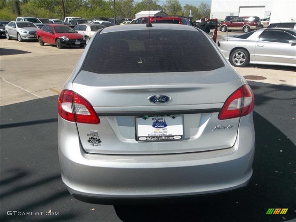 2013 Fiesta SE Sedan - Ingot Silver / Charcoal Black/Light Stone photo #4