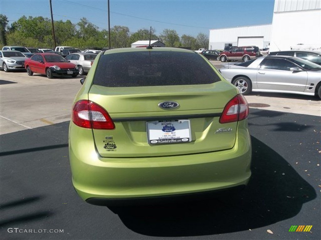 2013 Fiesta SE Sedan - Lime Squeeze / Charcoal Black photo #4