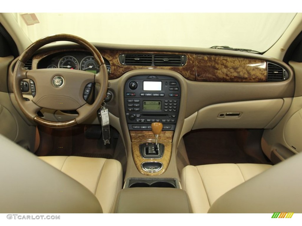 2005 Jaguar S-Type 4.2 Dashboard Photos