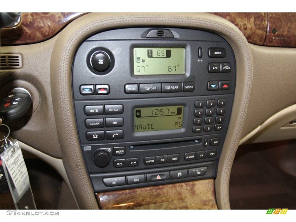 2005 Jaguar S-Type 4.2 Controls Photo #79086025