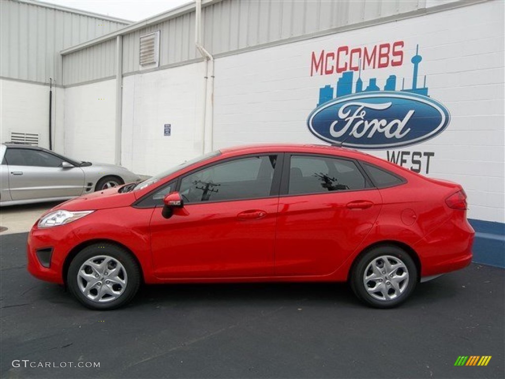 2013 Fiesta SE Sedan - Race Red / Charcoal Black photo #3