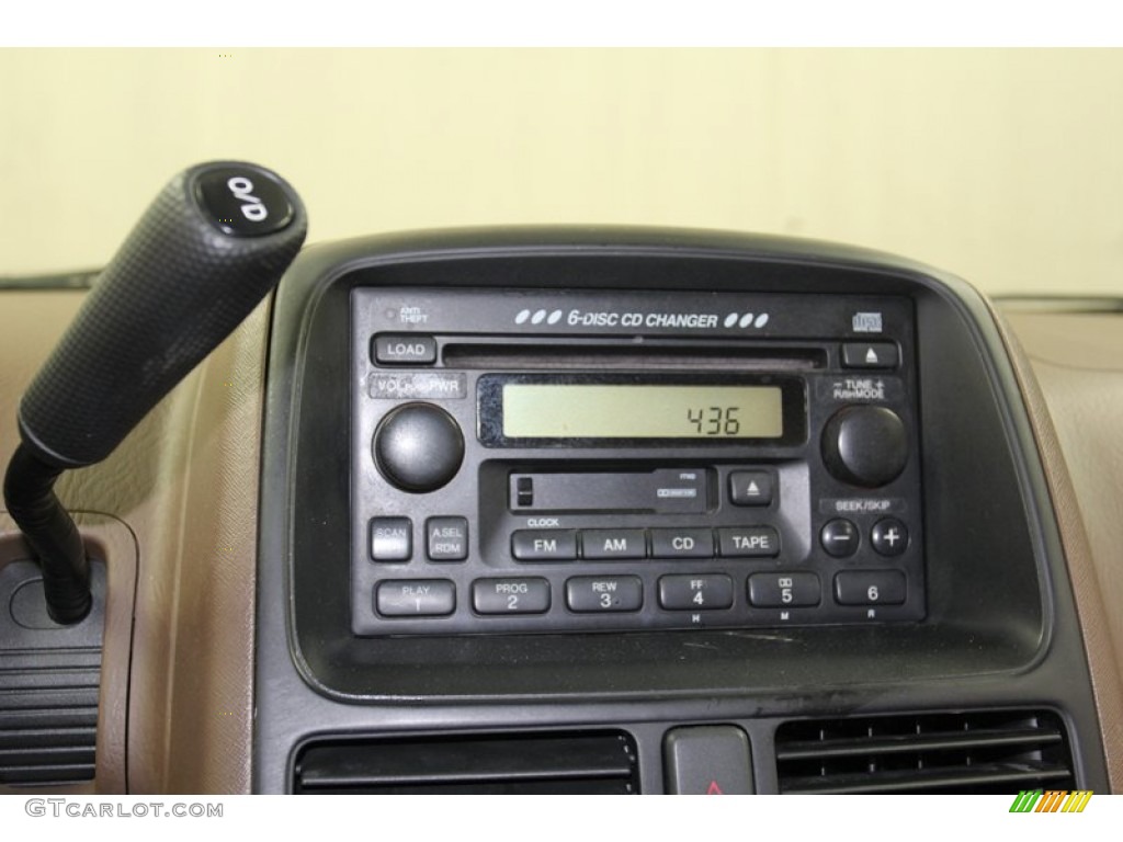 2002 Honda CR-V EX 4WD Audio System Photos