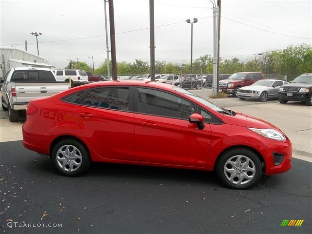 2013 Fiesta SE Sedan - Race Red / Charcoal Black photo #8