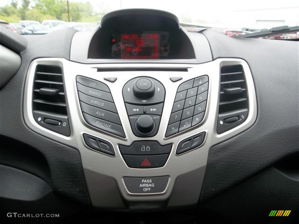 2013 Fiesta SE Sedan - Race Red / Charcoal Black photo #20