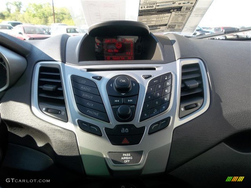 2013 Fiesta SE Hatchback - Lime Squeeze / Charcoal Black photo #21