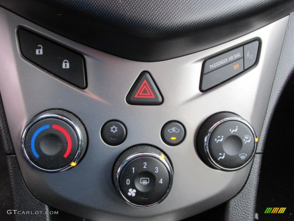 2013 Chevrolet Sonic LT Hatch Controls Photo #79090579