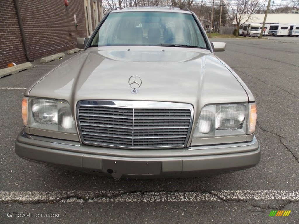 1995 E 320 Wagon - Smoke Silver Metallic / Parchment photo #3