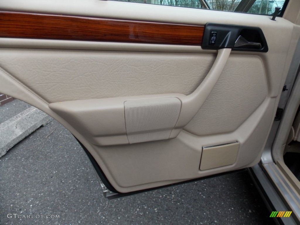 1995 Mercedes-Benz E 320 Wagon Parchment Door Panel Photo #79094242