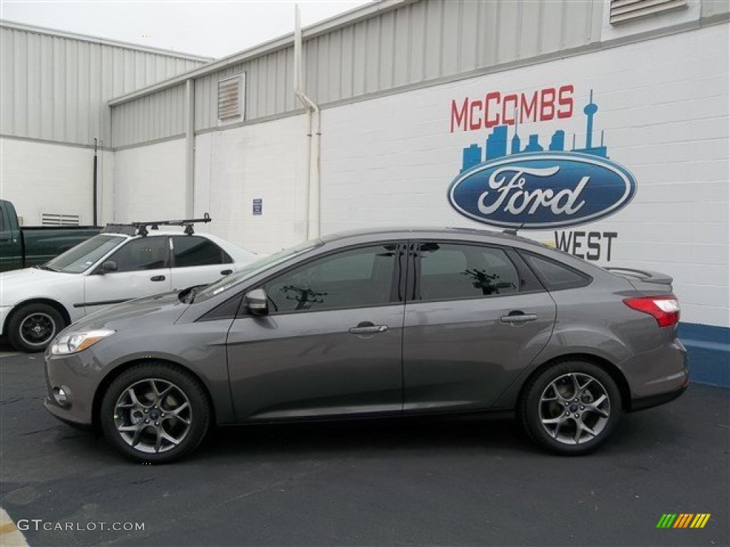 2013 Focus SE Sedan - Sterling Gray / Charcoal Black photo #3