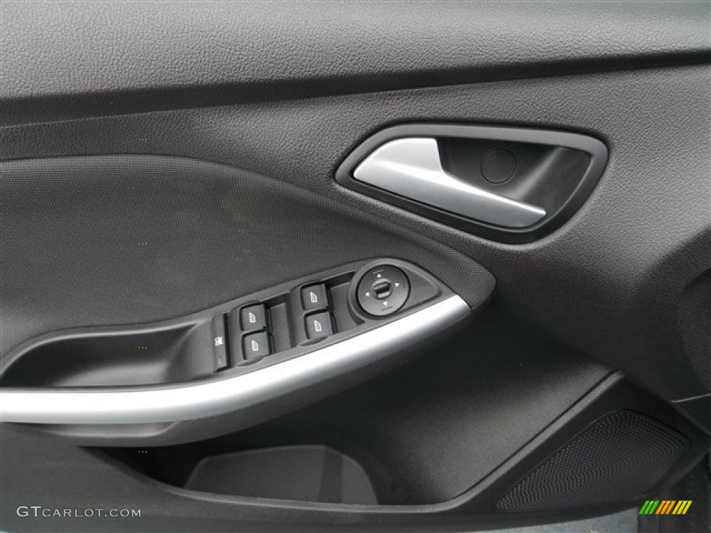 2013 Focus SE Sedan - Sterling Gray / Charcoal Black photo #19