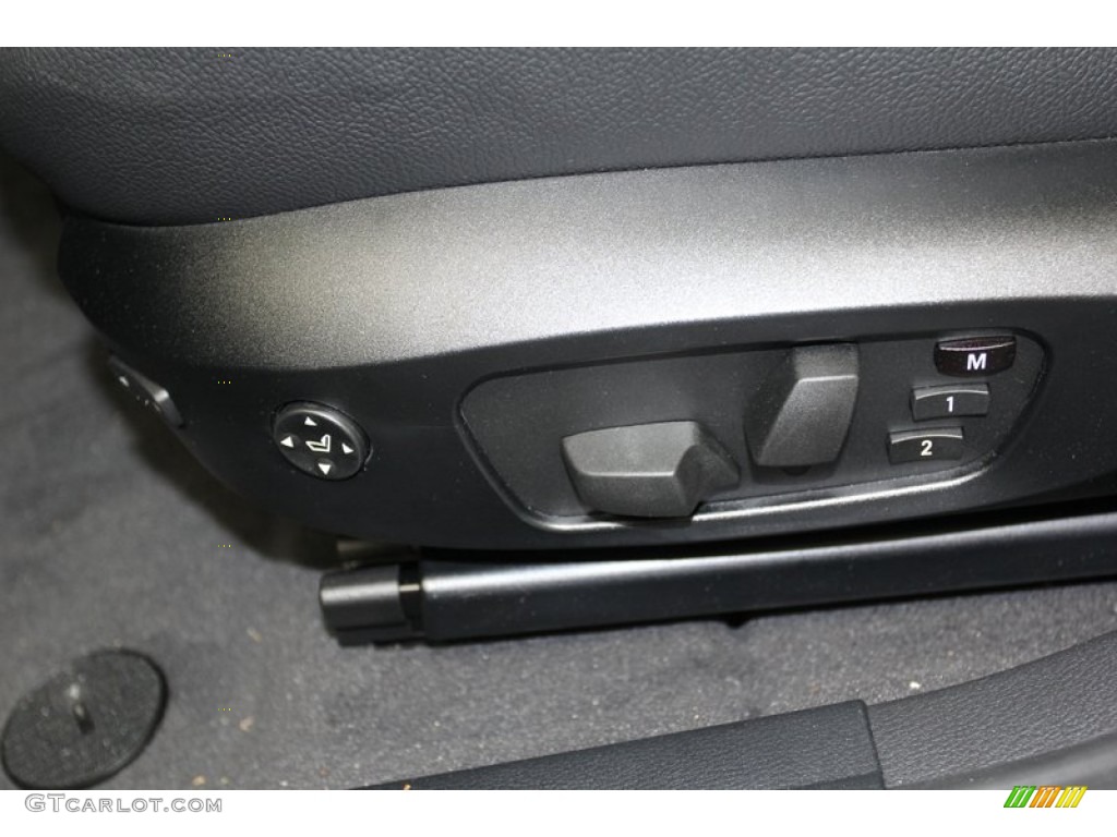 2013 BMW X1 xDrive 35i Controls Photo #79099654