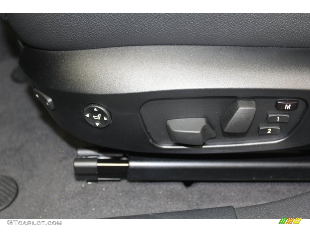 2013 BMW X1 xDrive 35i Controls Photo #79100208
