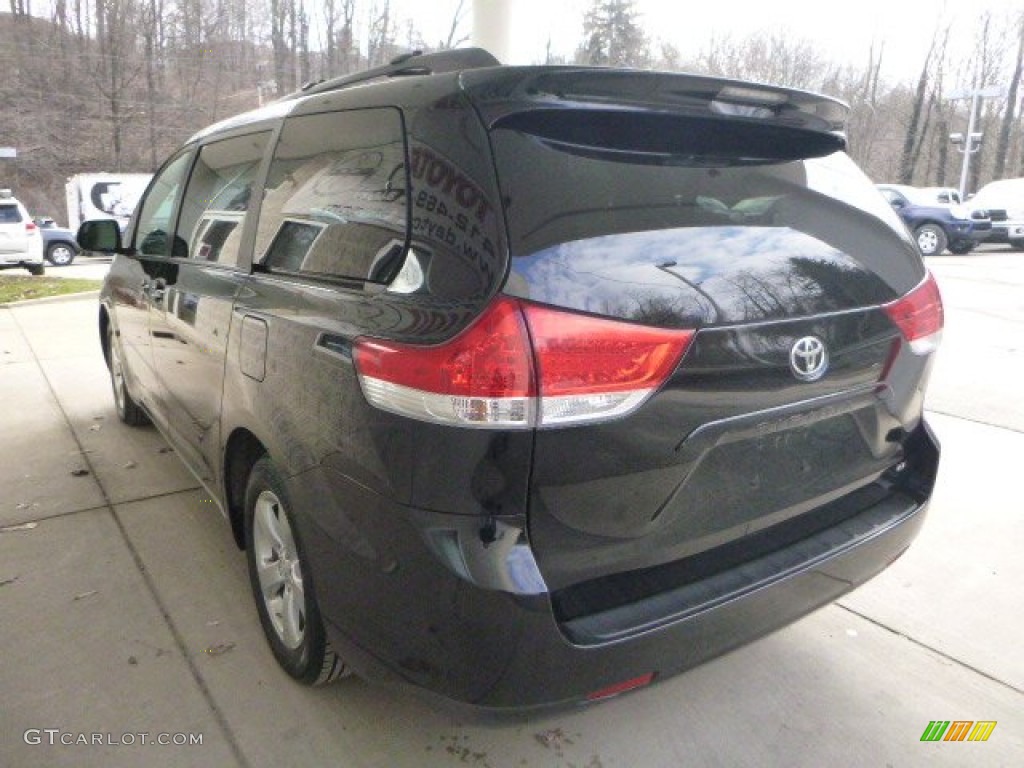 2011 Sienna LE - Black / Light Gray photo #4